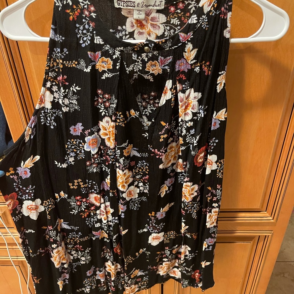 Cute flowy top size large